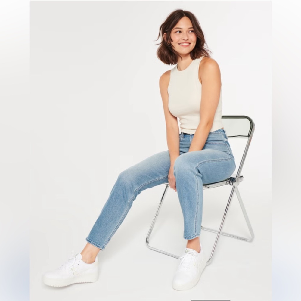 Hollister Ultra High Rise Mom Denim Jeans 25S